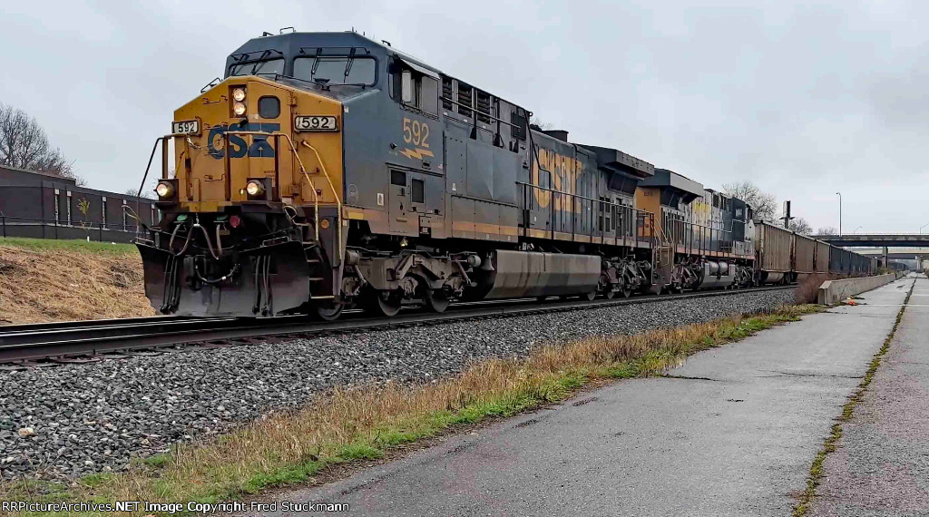 CSX 592 leads C670.